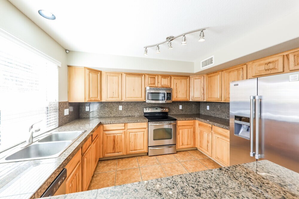 Building Photo - 2319 W Running Deer Trl