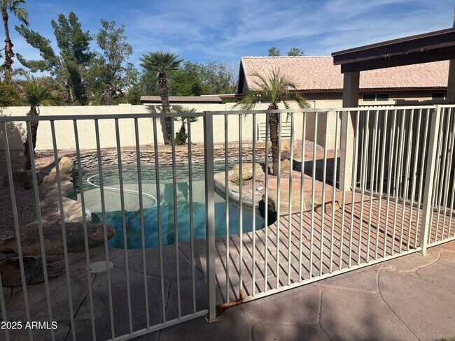 Building Photo - 1472 E Constitution Dr