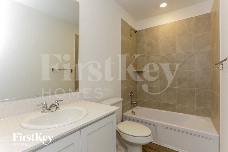 Building Photo - 10045 Elkhorn Dr