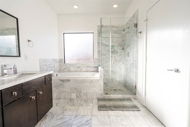 Building Photo - 1205 Summer St