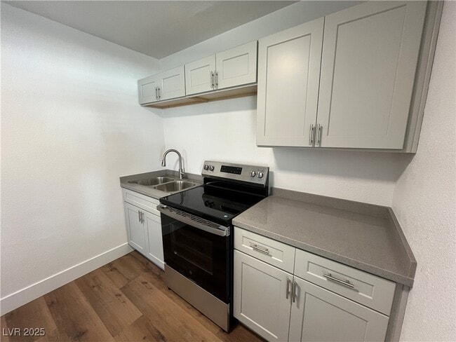 Building Photo - 222 S 10th St