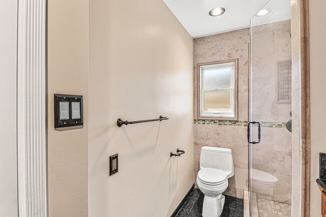 Building Photo - Expansive Three-Bedroom Home with Front and Back Yard in Long Beach AVAILABLE NOW