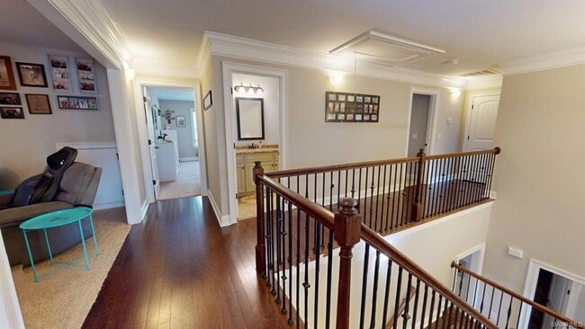 Building Photo - 440 Sydney Dr N