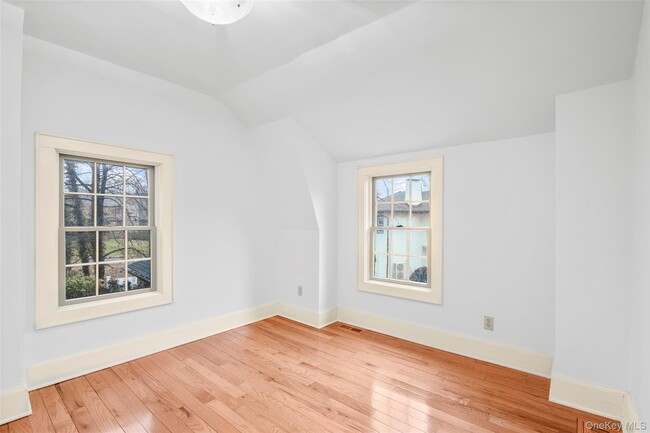 Building Photo - 55 Moran Pl