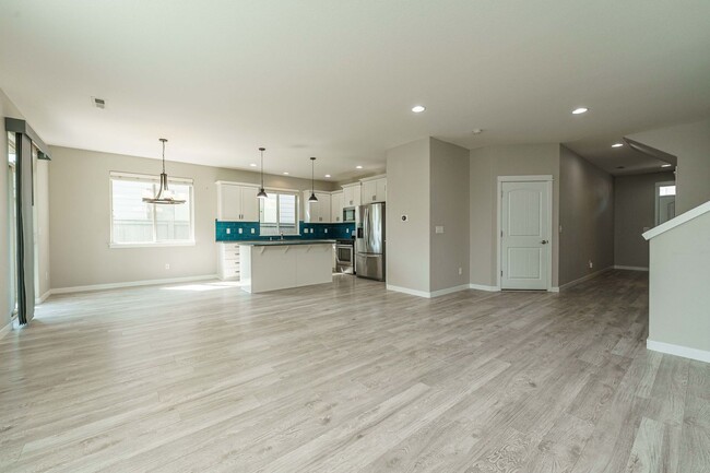 Building Photo - $500 Move In Special  3 Bedroom 2.5 Bath -...