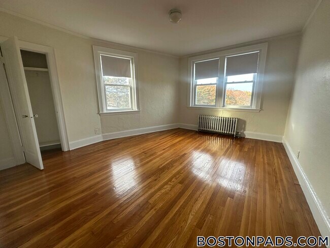 Building Photo - 2045 Commonwealth Ave