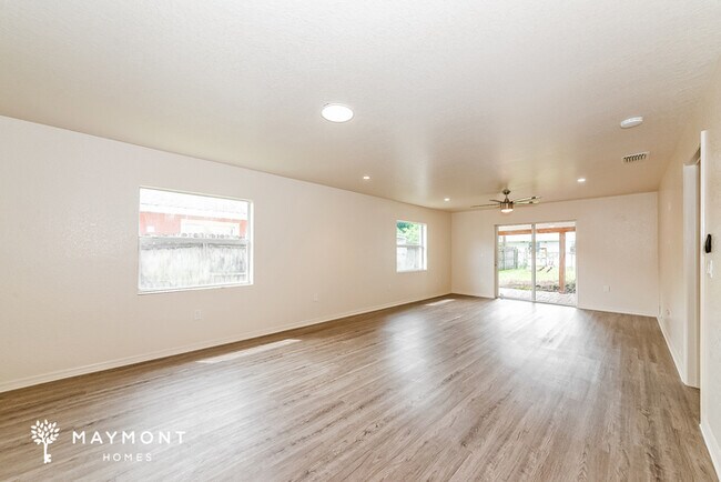 Building Photo - Single-Story Home in Bradenton, FL