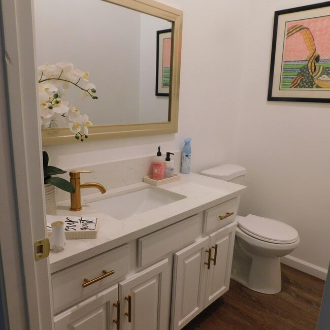 Building Photo - 14 Mission Palms Dr W