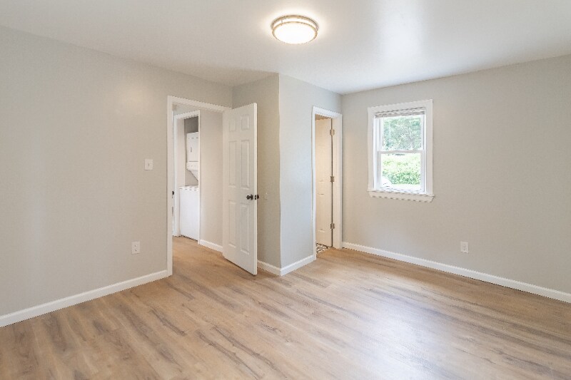 Building Photo - 1816 Maple Ln