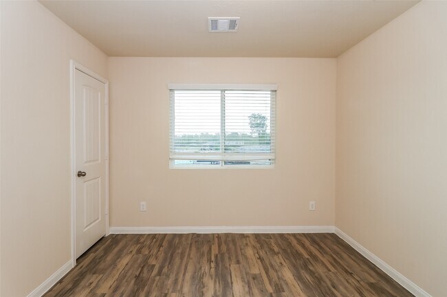 Building Photo - 6046 Peaceful Ridge Dr