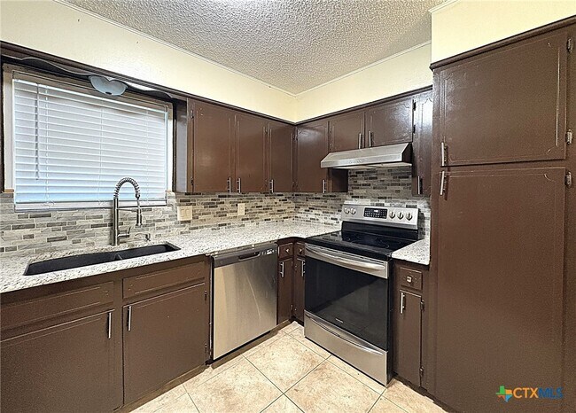 Building Photo - 613 Co Rd 4876