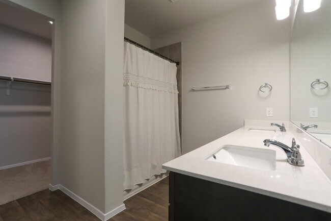 Primary Photo - 373 Jade St