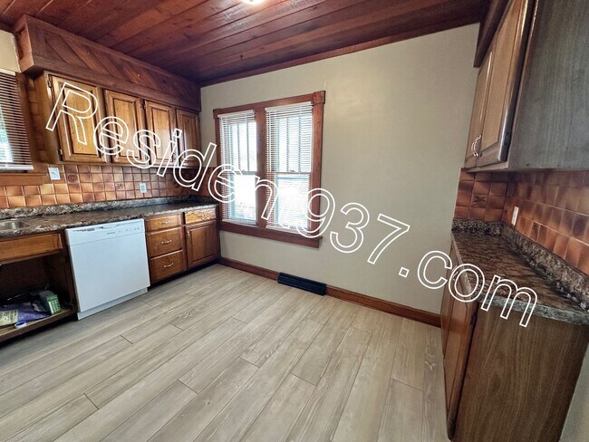 Building Photo - Updated 2 Bed 1 Bath home