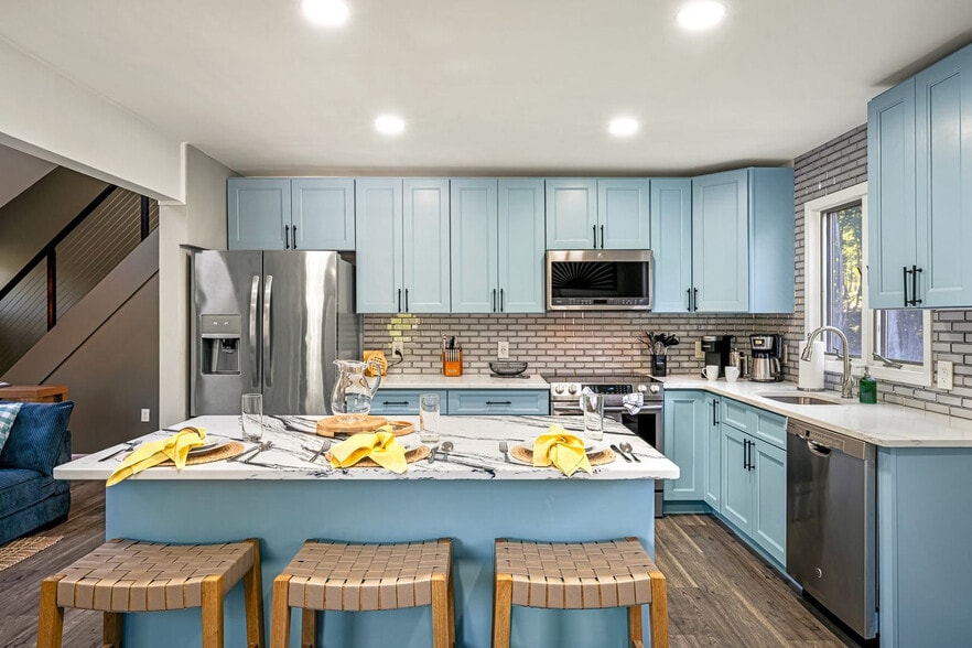 Building Photo - 789 Clearview Dr