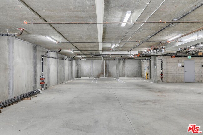 Building Photo - 1227 N Berendo St