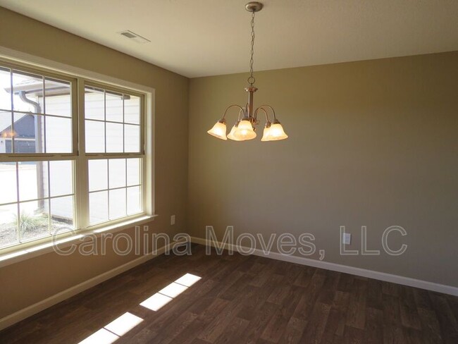 Building Photo - 454 Peaksview Dr