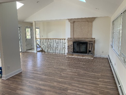 Building Photo - House for rent in GlenCove