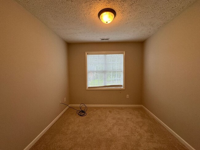 Building Photo - Spacious 4 Bed 2.5 Bath Home in Carolina Lakes