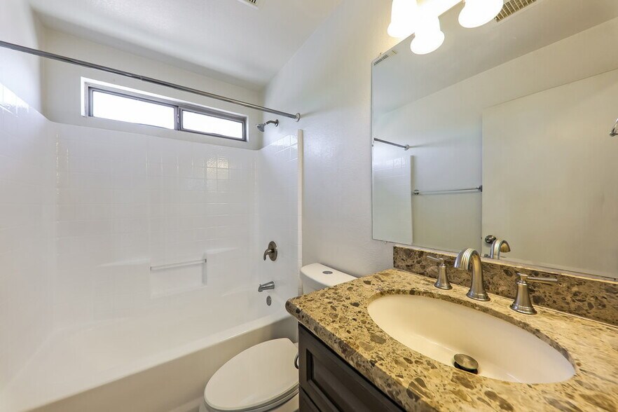 Building Photo - 15052 W Bottle Tree Ave