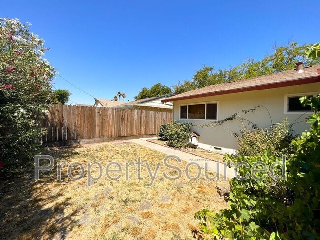 Building Photo - 320 E Granada Way