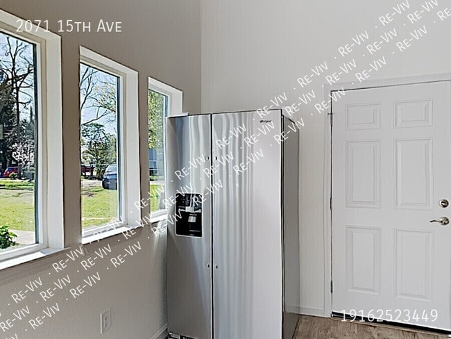 Building Photo - 2071 15th Ave