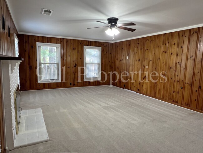 Building Photo - 1089 Isabelle St