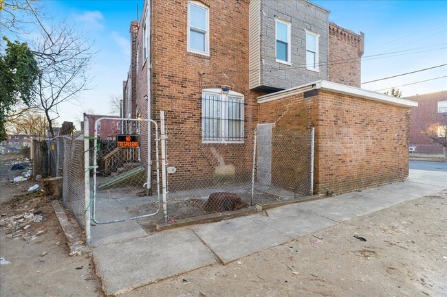 Building Photo - 1602 Pershing St