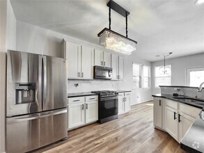 Building Photo - 21827 Sierra Long Dr