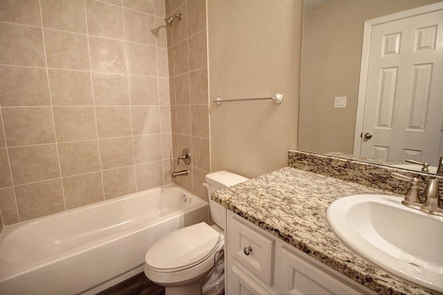 Building Photo - 5811 Cebra St