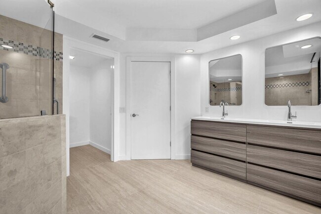 Building Photo - 6438 Via Rosa