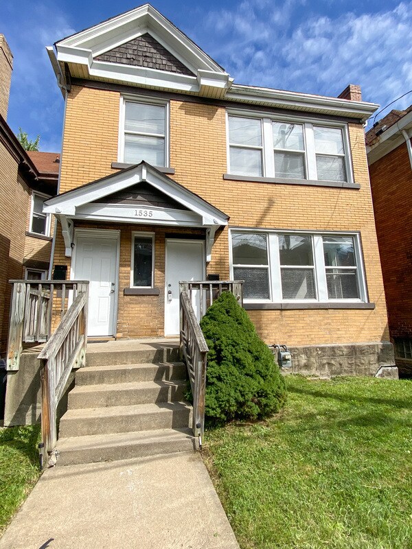 Building Photo - 1535 Fallowfield Ave