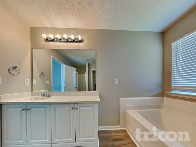 Building Photo - 225 Victoria Blvd