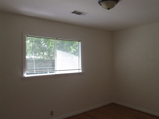 Building Photo - 2311 Bron Holly Dr