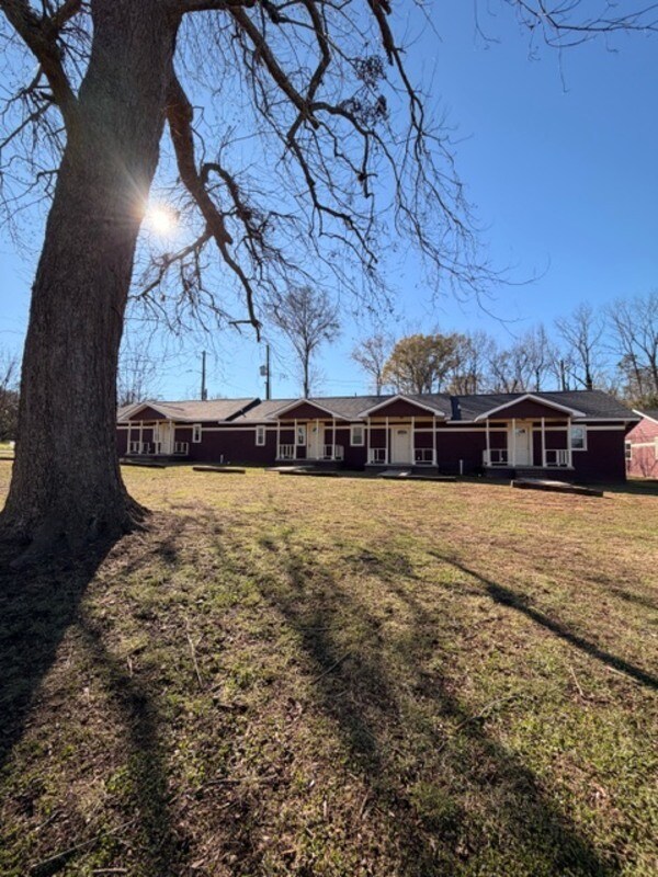 Building Photo - 641 Milligan St