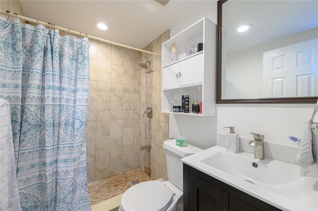 Building Photo - 1141 SW 105th Ave