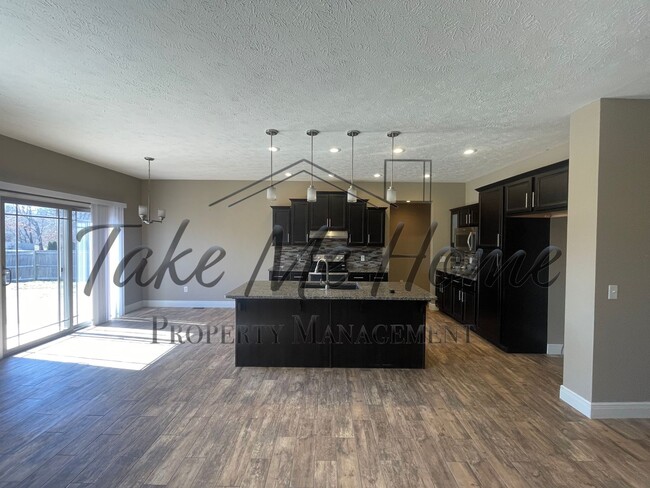 Building Photo - 4 Bedroom home in Springfield school district!