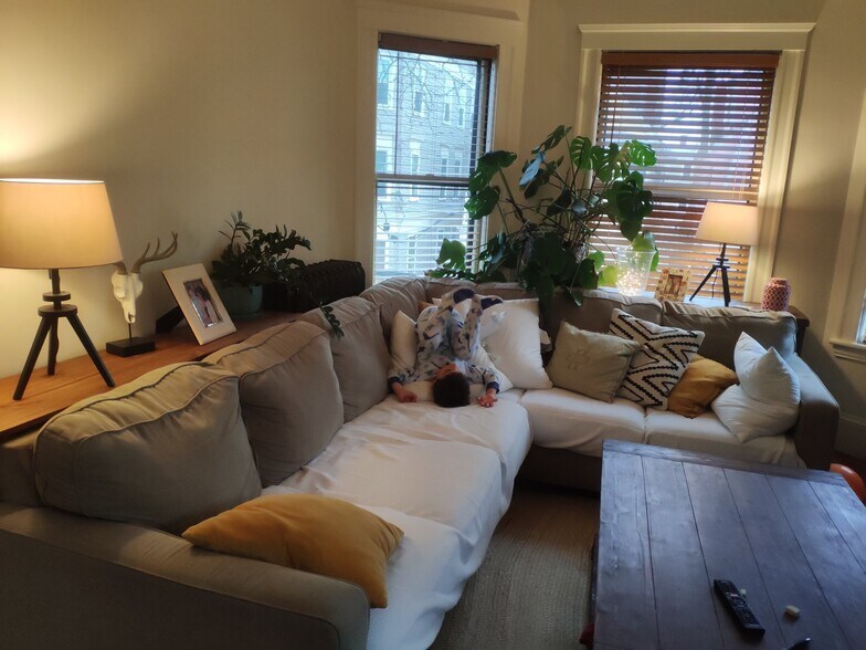 Living room - 74 Highland Ave