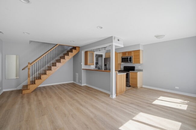 Building Photo - 1180 Cove Dr