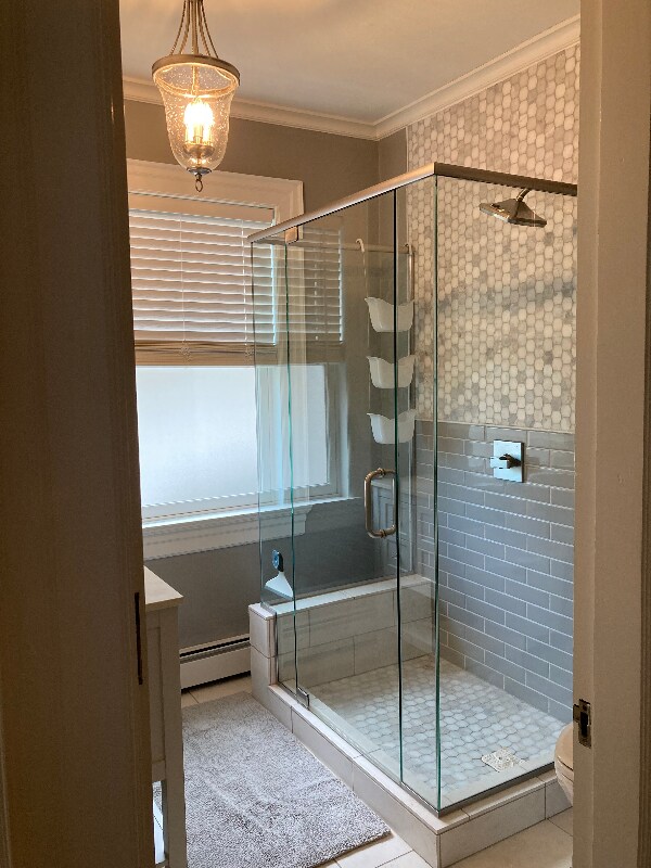 Building Photo - 593 Laurel Ave