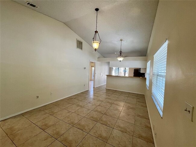 Building Photo - 945 Burlwood St