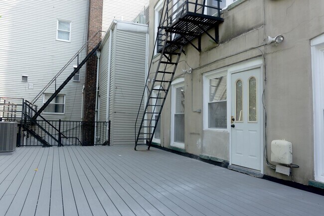 Building Photo - 576 Newark Ave