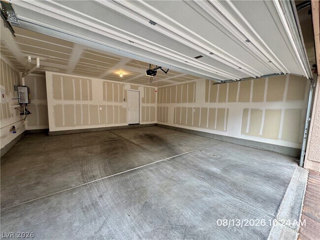 Building Photo - 630 Bellus Pl