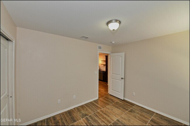 Building Photo - 12060 Mesquite Thorn Dr
