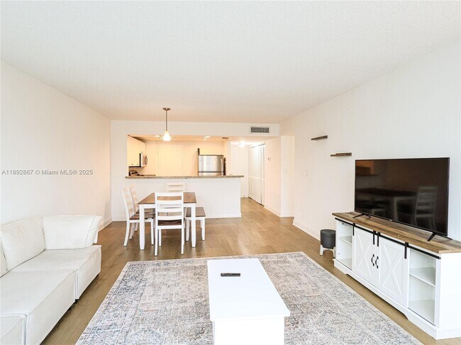 Building Photo - 9125 SW 77th Ave