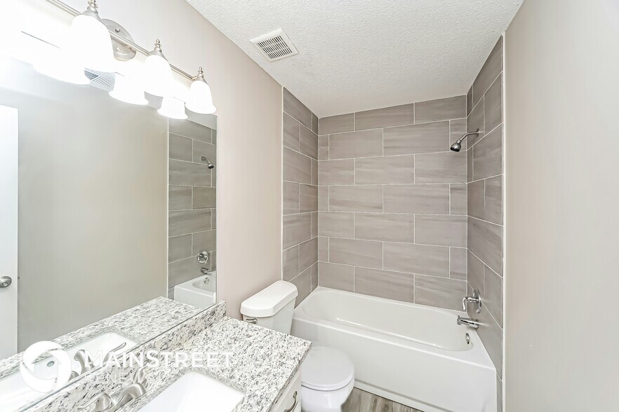 Building Photo - 6750 Lake Point Cir