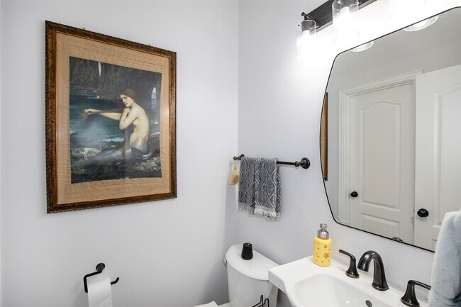 Building Photo - 601 Canyon Crest Dr