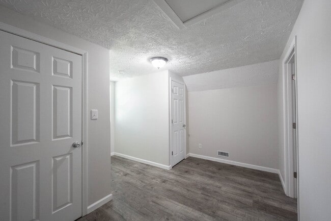 Building Photo - "Spacious 4-Bedroom Gem with 2 Full Baths ...