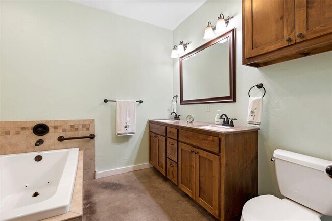 Building Photo - 421 Sweetbough St