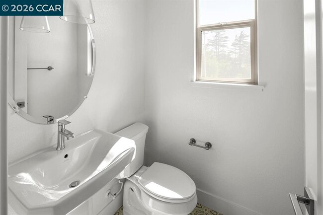 Building Photo - 2802 Chattleton Ln