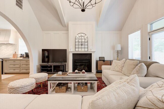 Building Photo - 4001 Stone Hl Ln